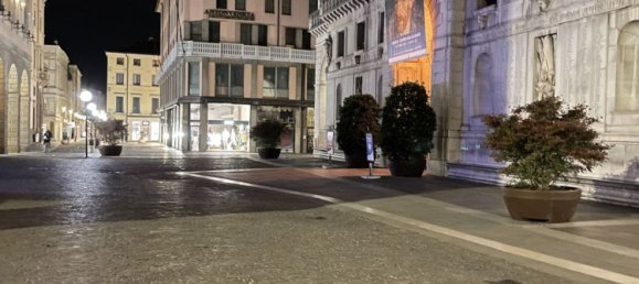 100m² Commercial property in Padua, Italy No. 89647 18