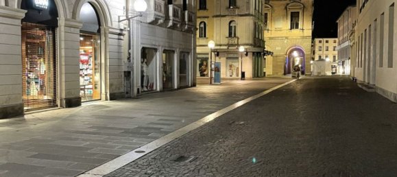 100m² Commercial property in Padua, Italy No. 89647 15