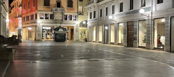 100m² Commercial property in Padua, Italy No. 89647 13