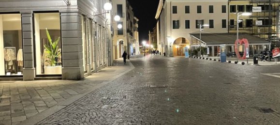 100m² Commercial property in Padua, Italy No. 89647 14