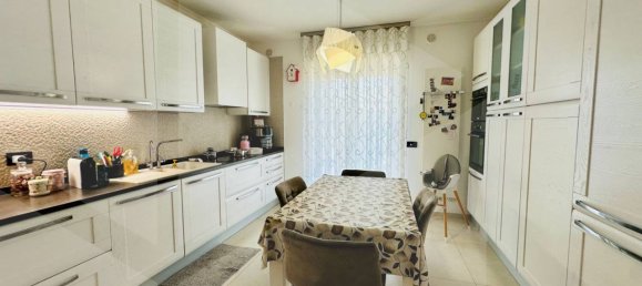 Вилла с 5 комнатами в Капурсо, Италия № 28710 8