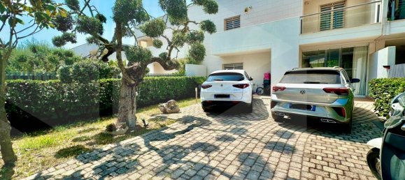 Вилла с 5 комнатами в Капурсо, Италия № 28710 2