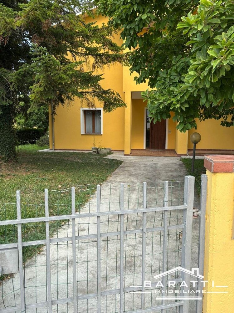 7 rooms House in Luzzara, Italy No. 299454