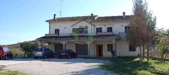 12 bedrooms House in Carassai, Italy No. 370838 3