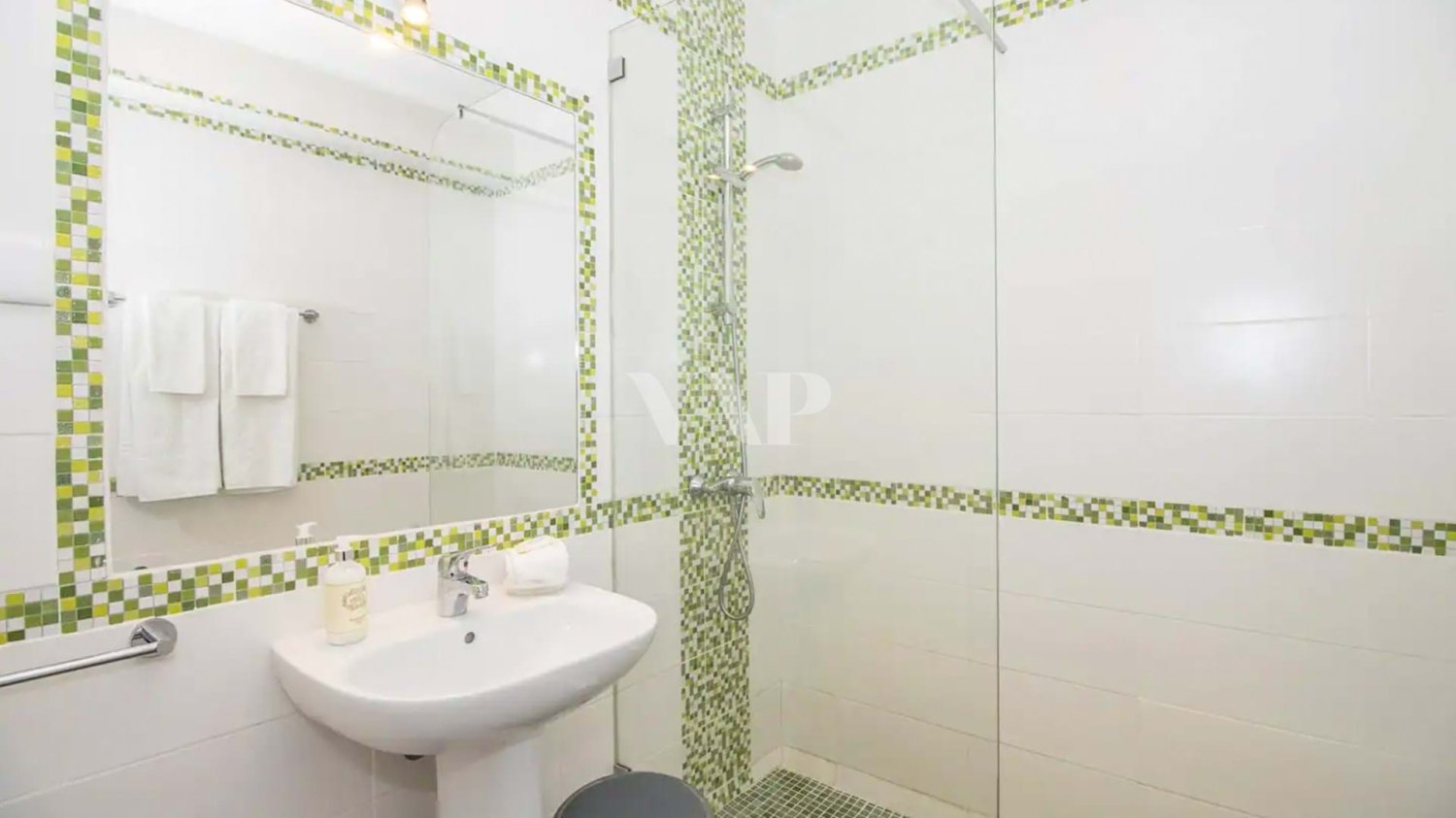 Villa de 4 dormitorios en Guia, Portugal No. 108255