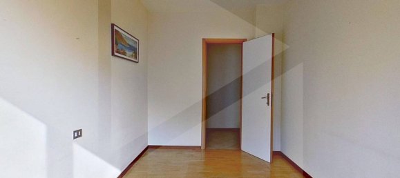 4 rooms Apartment in Monza, Italy No. 23449 8