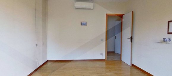 4 rooms Apartment in Monza, Italy No. 23449 16
