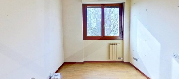 4 rooms Apartment in Monza, Italy No. 23449 4