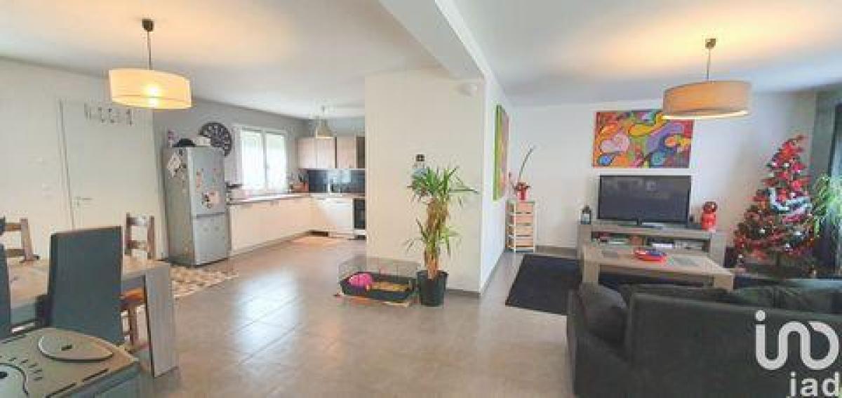 Casa de 3 dormitorios en Pussay, France No. 9958