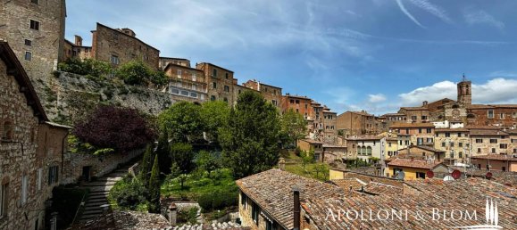 700m² Commercial property in Montepulciano, Italy No. 281041 2