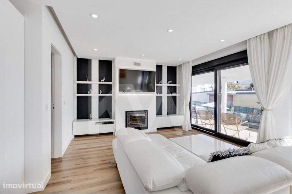 5 bedrooms House in Rio de Mouro, Portugal No. 40056