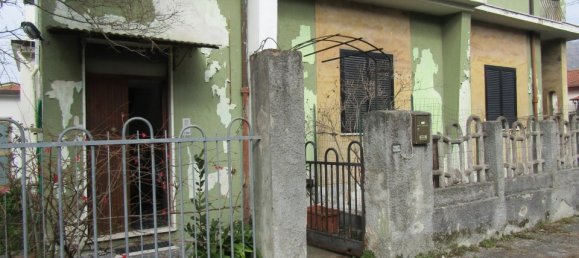 Casa de 4 dormitorios en Carrara, Italy No. 45780 2