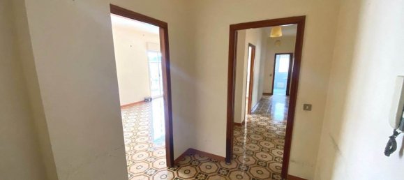 5 rooms Apartment in Palermo, Italy No. 64757 4