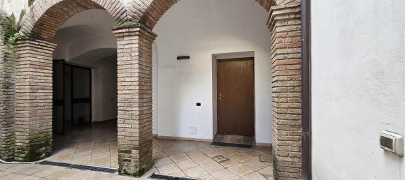 7 rooms Apartment in Terni, Italy No. 286690 2