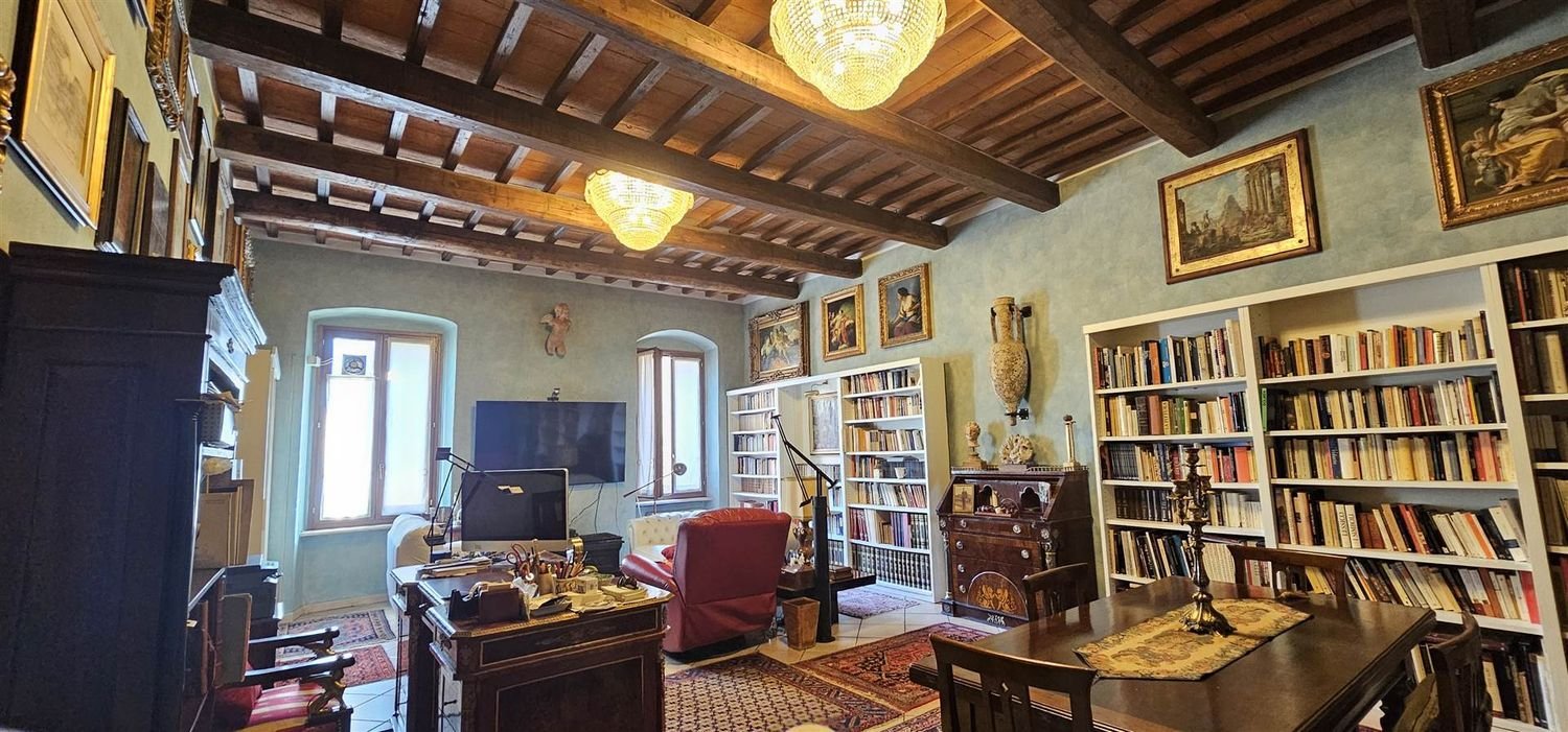 7 rooms Apartment in Terni, Italy No. 286690