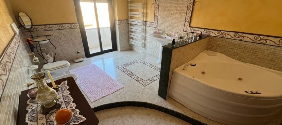 Квартира с 8 комнатами в Чериньола, Италия № 20398 2