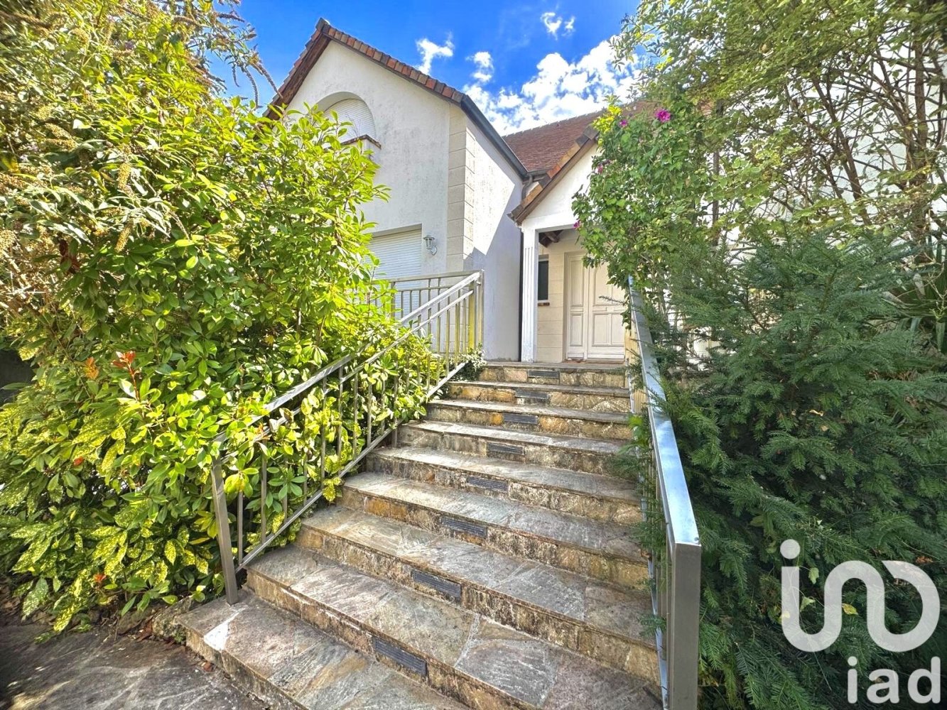 7 bedrooms House in Charge, France No. 326958