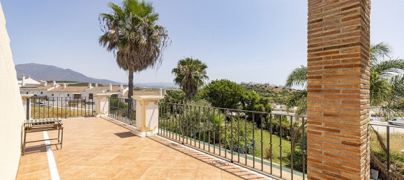 5 bedrooms Villa in Casares, Spain No. 154264 2