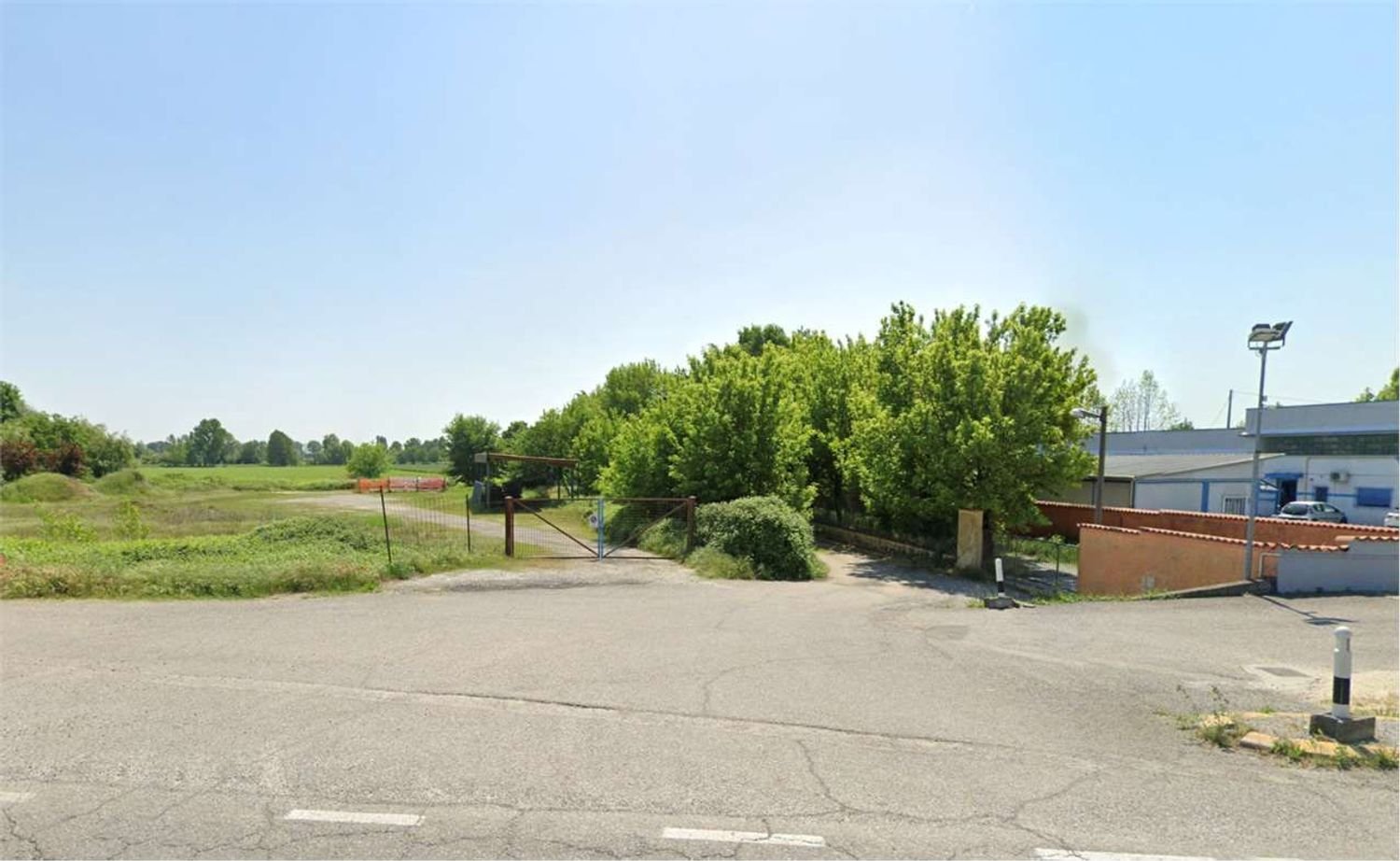 119m² Commercial property in Borgo San Giacomo, Italy No. 392058