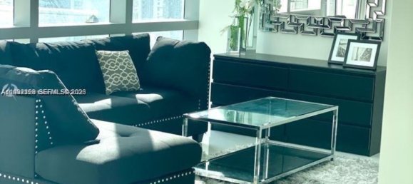 1 bedroom Commercial property for rent in Miami, Miami-Dade, Florida, USA № 614697 2