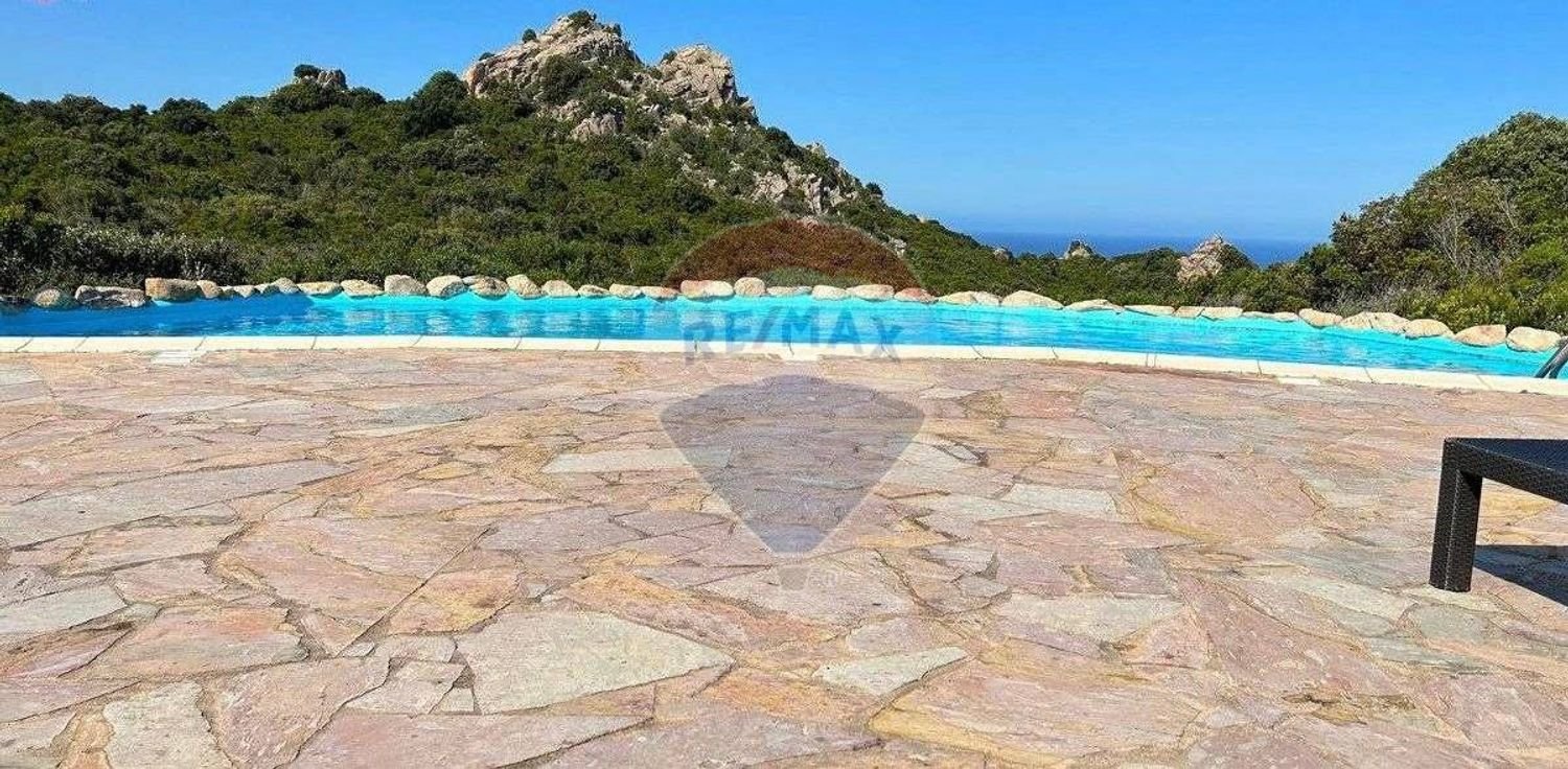 Casa de 4 divisões em Trinità d'Agultu e Vignola, Italy N.º 217177