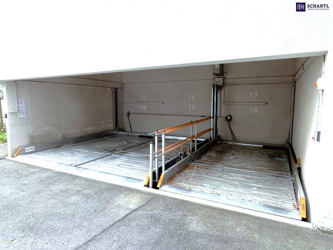 Garage à Neubau, Austria No. 171074