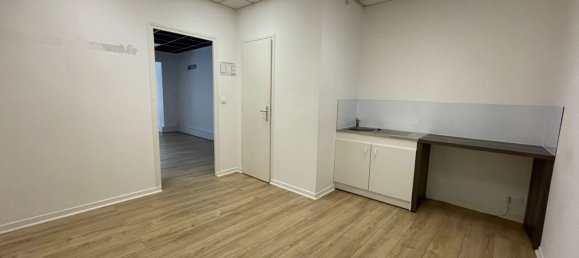 2-Zimmer Gewerbliche Immobilie in Saint-Quentin, France, Nr. 92578 5