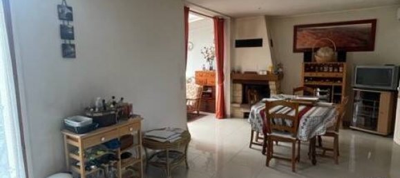 2 bedrooms House in Melun, France No. 174556 4