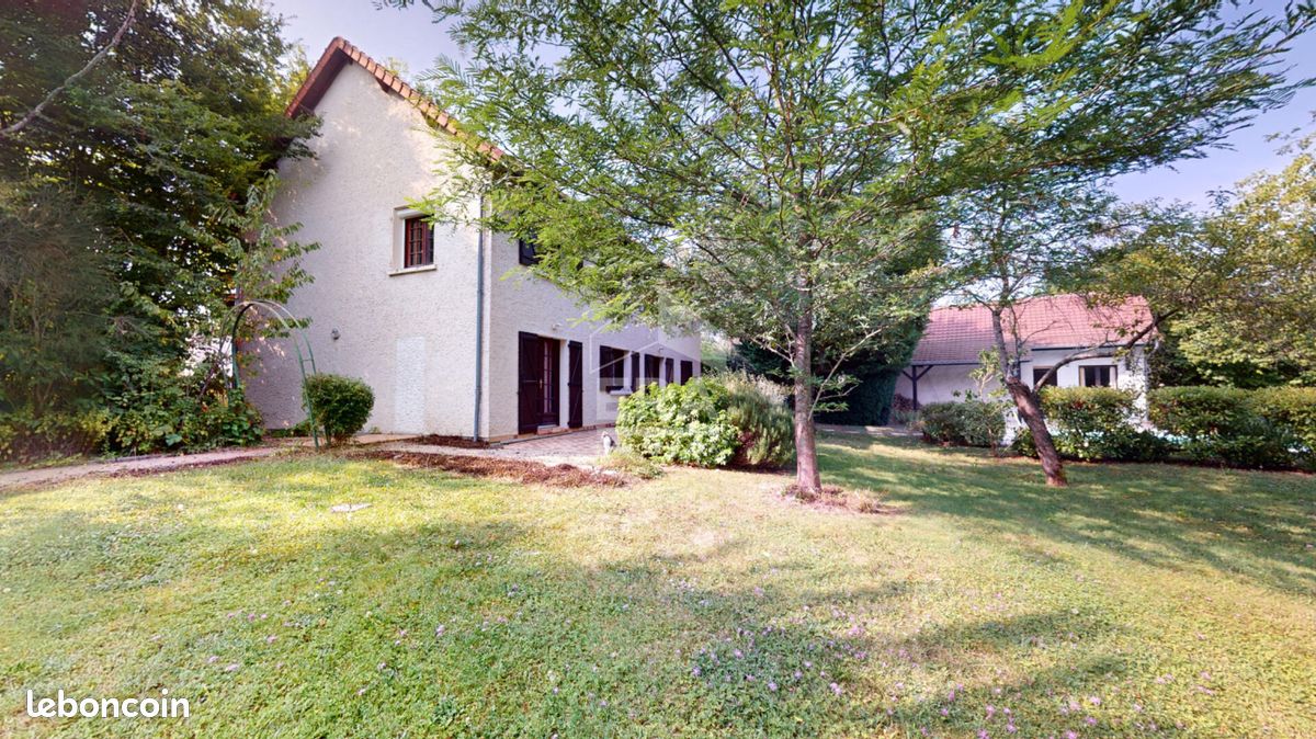 5 bedrooms House in Bourges, France No. 251602