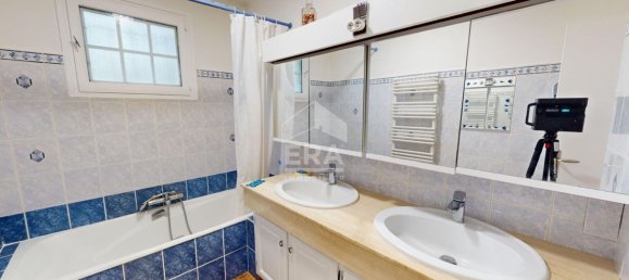 5 bedrooms House in Bourges, France No. 251602 2