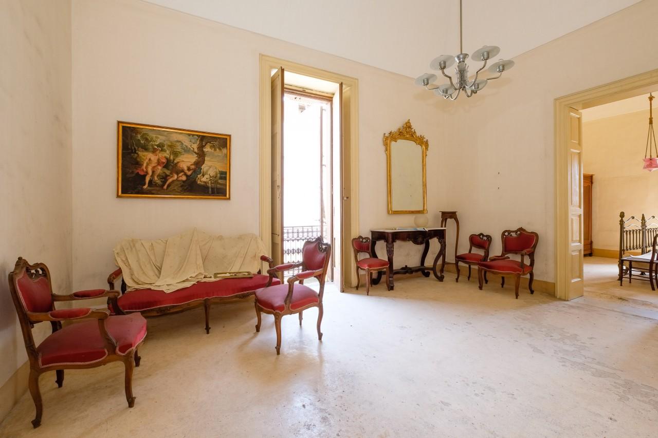 Edificio de 13 habitaciónes en Matino, Italy No. 232825