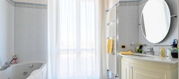 5 غرف نوم فيلا في Bergamo, Italy رقم 144361 30