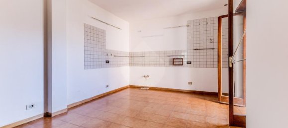 Квартира с 4 комнатами в Помеция, Италия № 130875 3