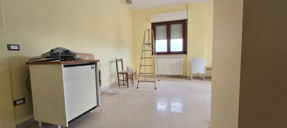 4-Zimmer Wohnung in L'Aquila, Italy, Nr. 63068 8
