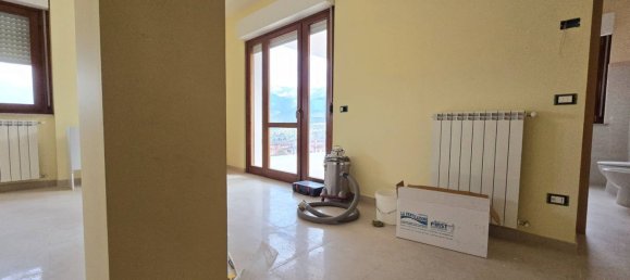4-Zimmer Wohnung in L'Aquila, Italy, Nr. 63068 9