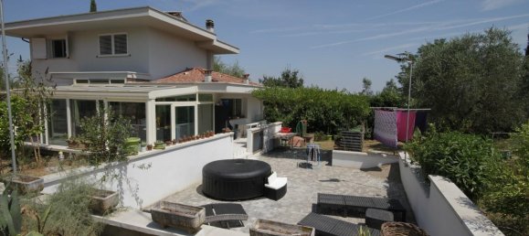 3 bedrooms Villa in Empoli, Italy No. 323232 5