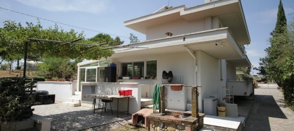 3 bedrooms Villa in Empoli, Italy No. 323232 2