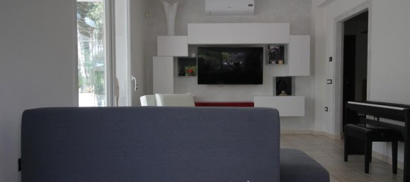 3 bedrooms Villa in Empoli, Italy No. 323232 16