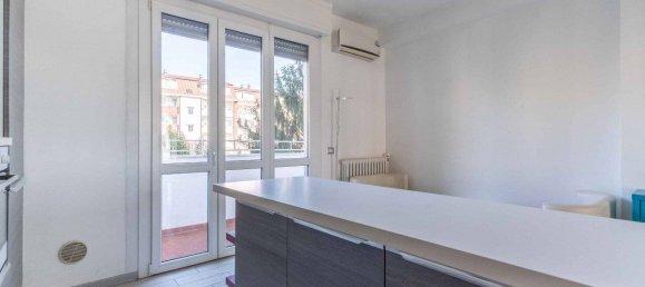 3 bedrooms Apartment in Milan, Italy No. 326193 33