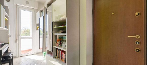 3 bedrooms Apartment in Milan, Italy No. 326193 9