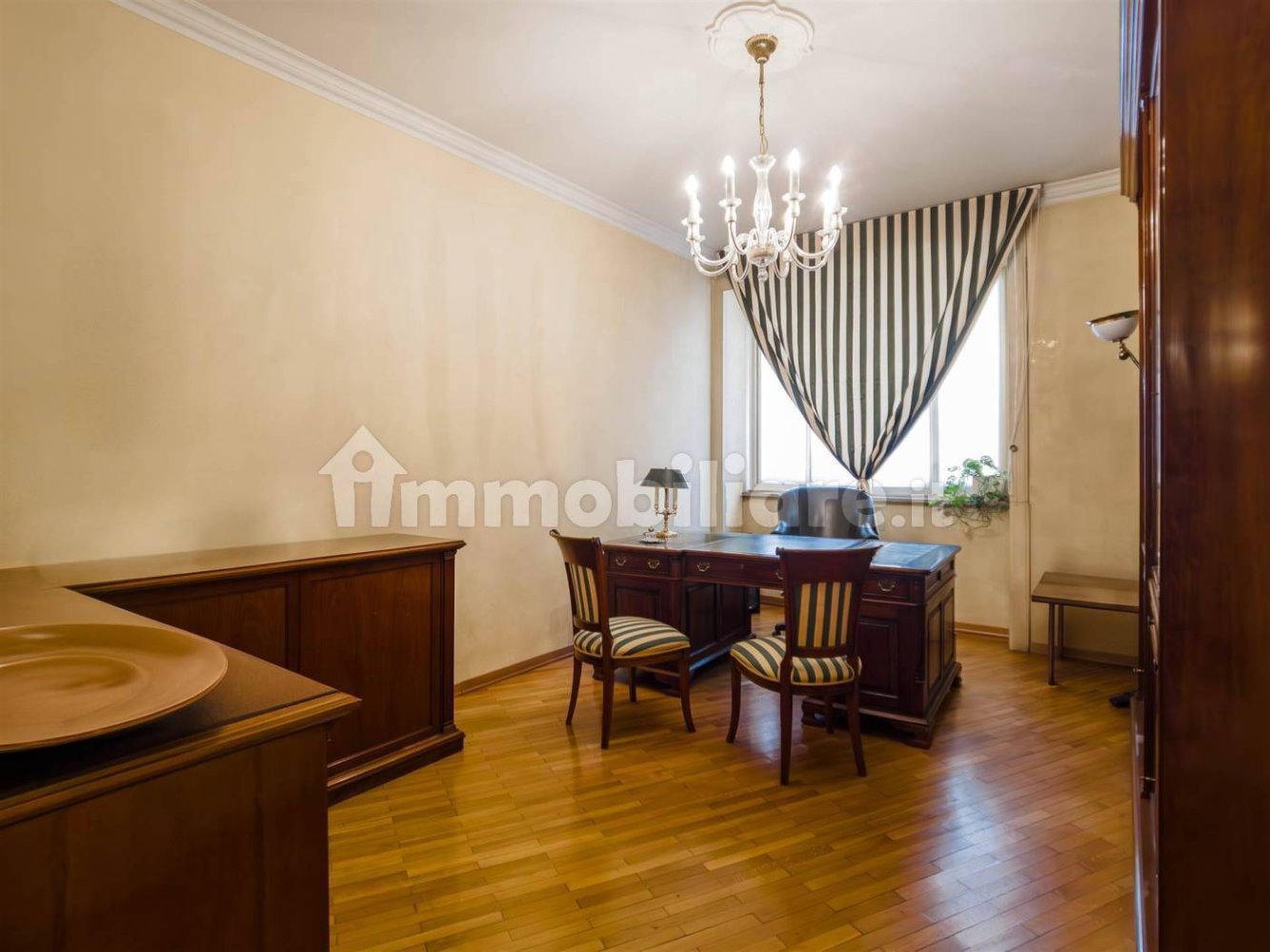 2-salle Bureau à Turin, Italy No. 379926