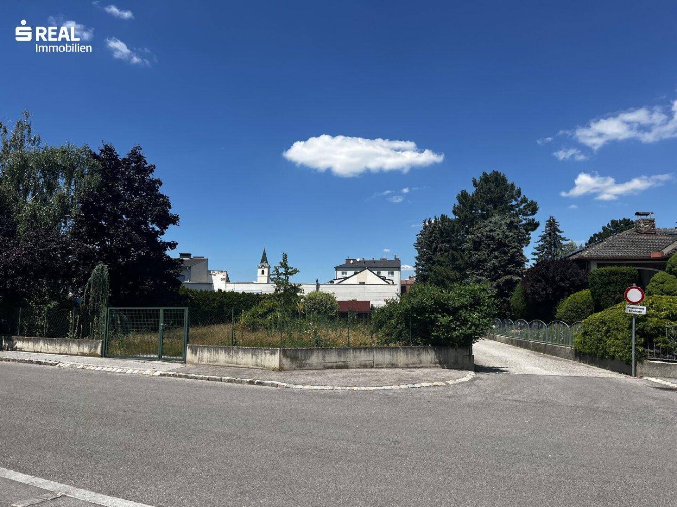 1060m² Land in Gramatneusiedl, Austria No. 97074