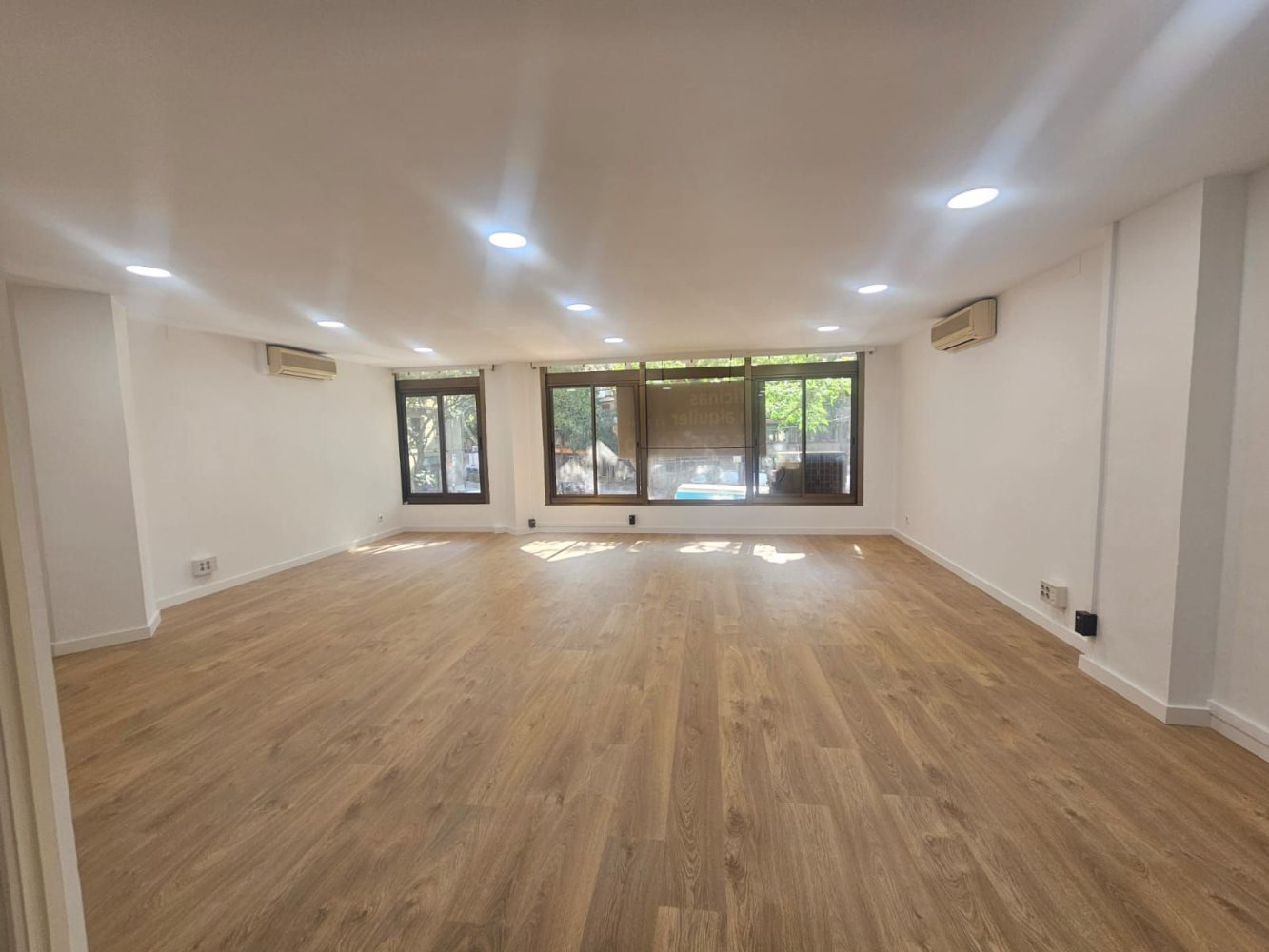 Oficina en Eixample, Spain 71 m² No. 243276