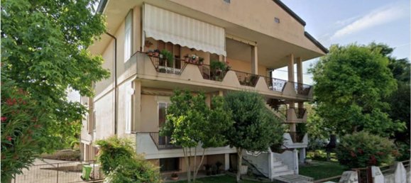 5 bedrooms Apartment in Lendinara, Italy No. 318453 8