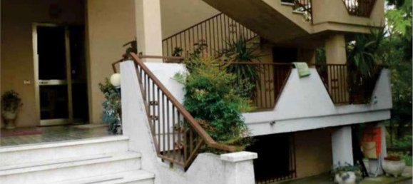 5 bedrooms Apartment in Lendinara, Italy No. 318453 2