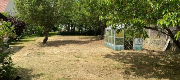 489m² Land in Mandres-les-Roses, France No. 111722 2