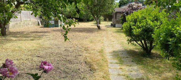 489m² Land in Mandres-les-Roses, France No. 111722 3