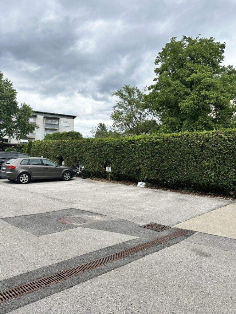  Parking in Gratschach, Austria No. 153015