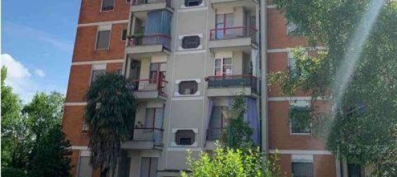Apartamento de 3 dormitorios en Limbiate, Italy No. 268300 3
