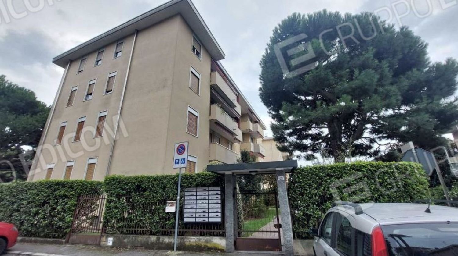 Apartamento de 3 divisões em Gallarate, Italy N.º 183569